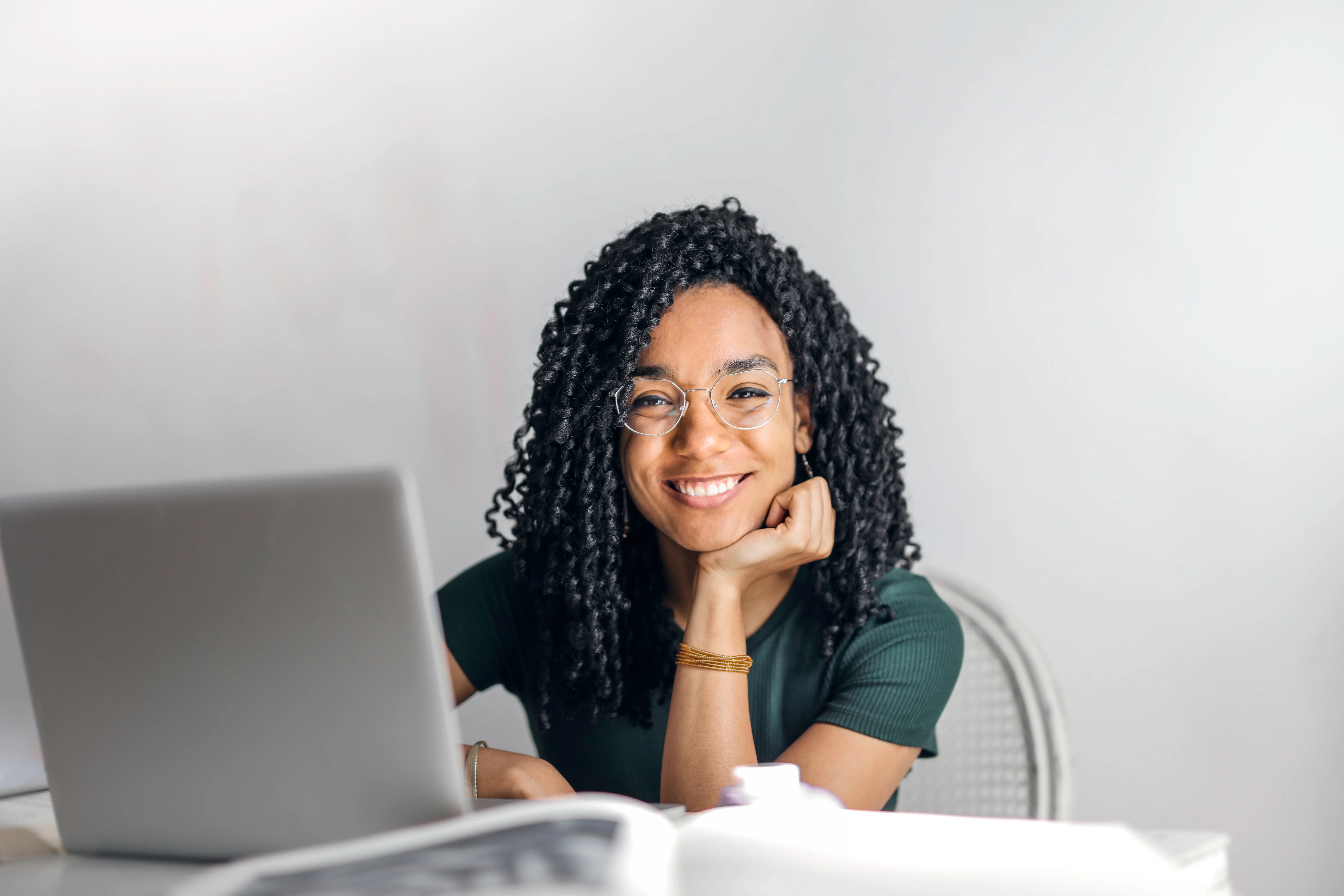 Woman at laptop.png