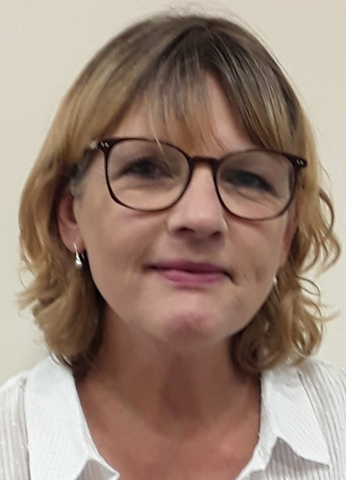Robyn Holmes RH