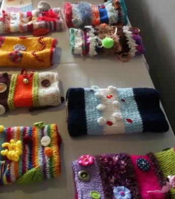 knitted dementia mitts