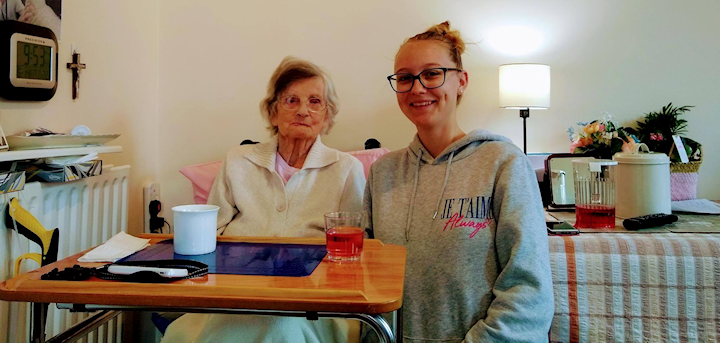 homeshare image of two ladies sat on a sofa