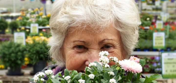 LAdy with flowers