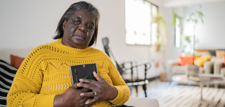 LAdy with tablet