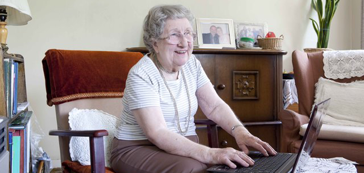 LAdy with laptop