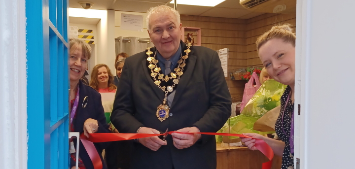 The Mayor cuts the ribbon in Higham Ferrers.