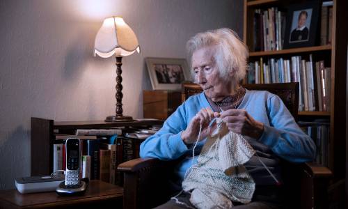 Terry knitting 500x300.jpg