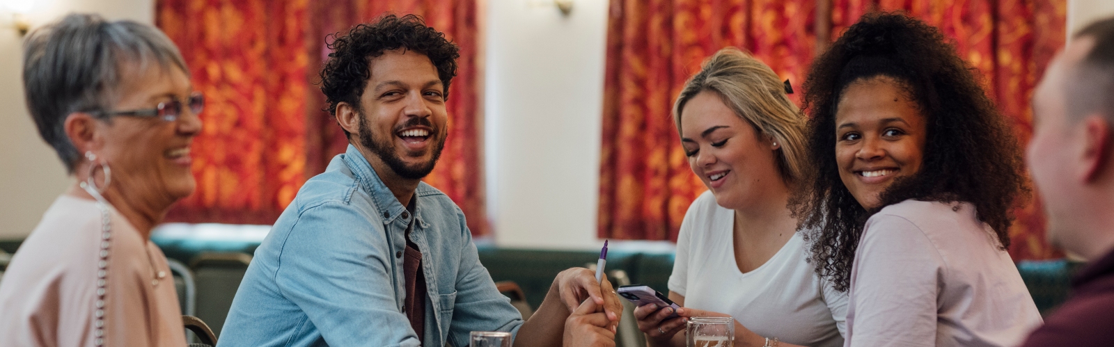 A group of friends play a pub quiz