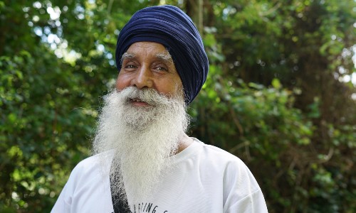 An older Sikh man wearing a blue turban